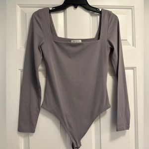 Aritzia Bavarian Contour Squareneck Longsleeve Bodysuit